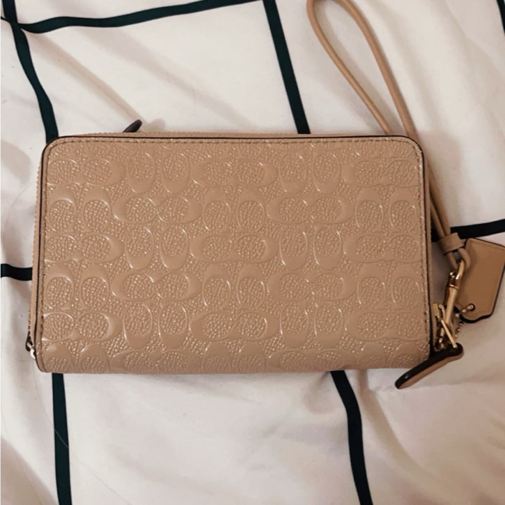 - coach wristlet
